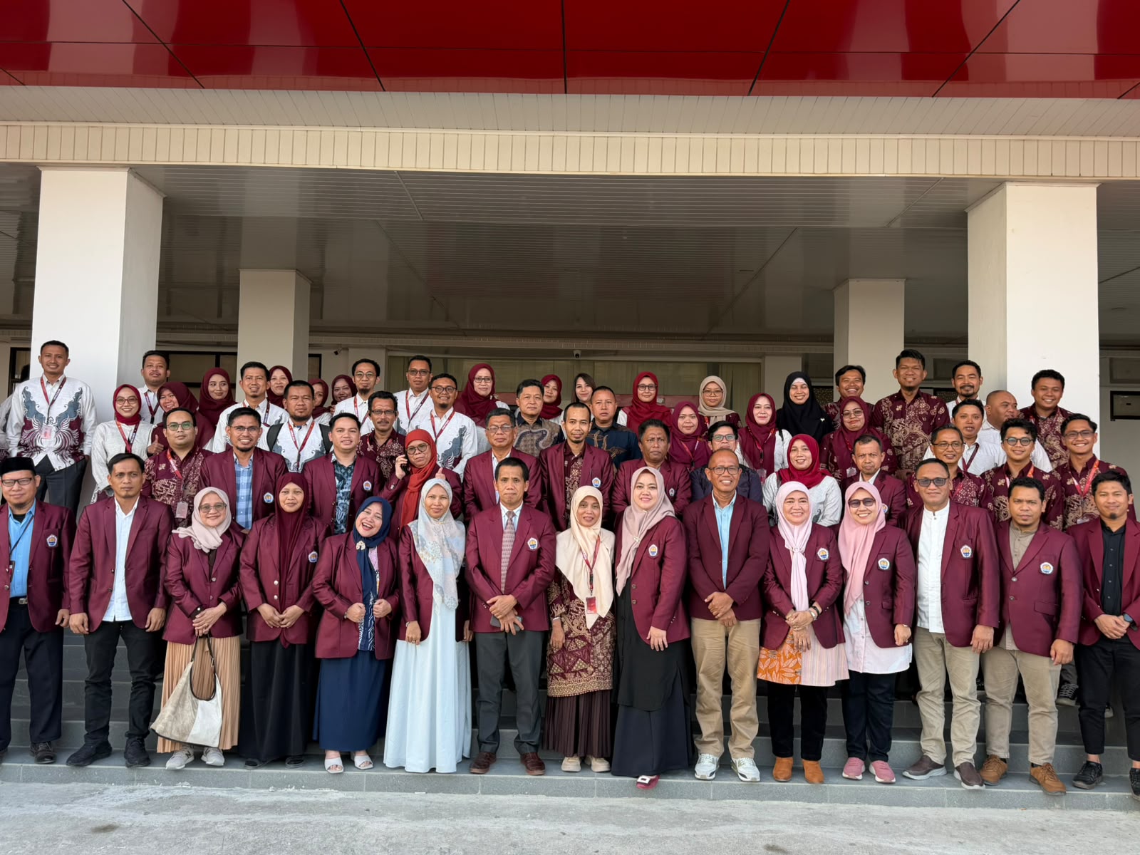 Foto Bersama Dihari Assesment Lapangan Akreditasi Universitas Sulawesi Barat