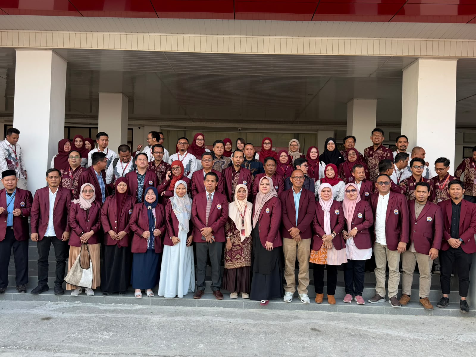 Foto Bersama Dihari Assesment Lapangan Akreditasi Universitas Sulawesi Barat